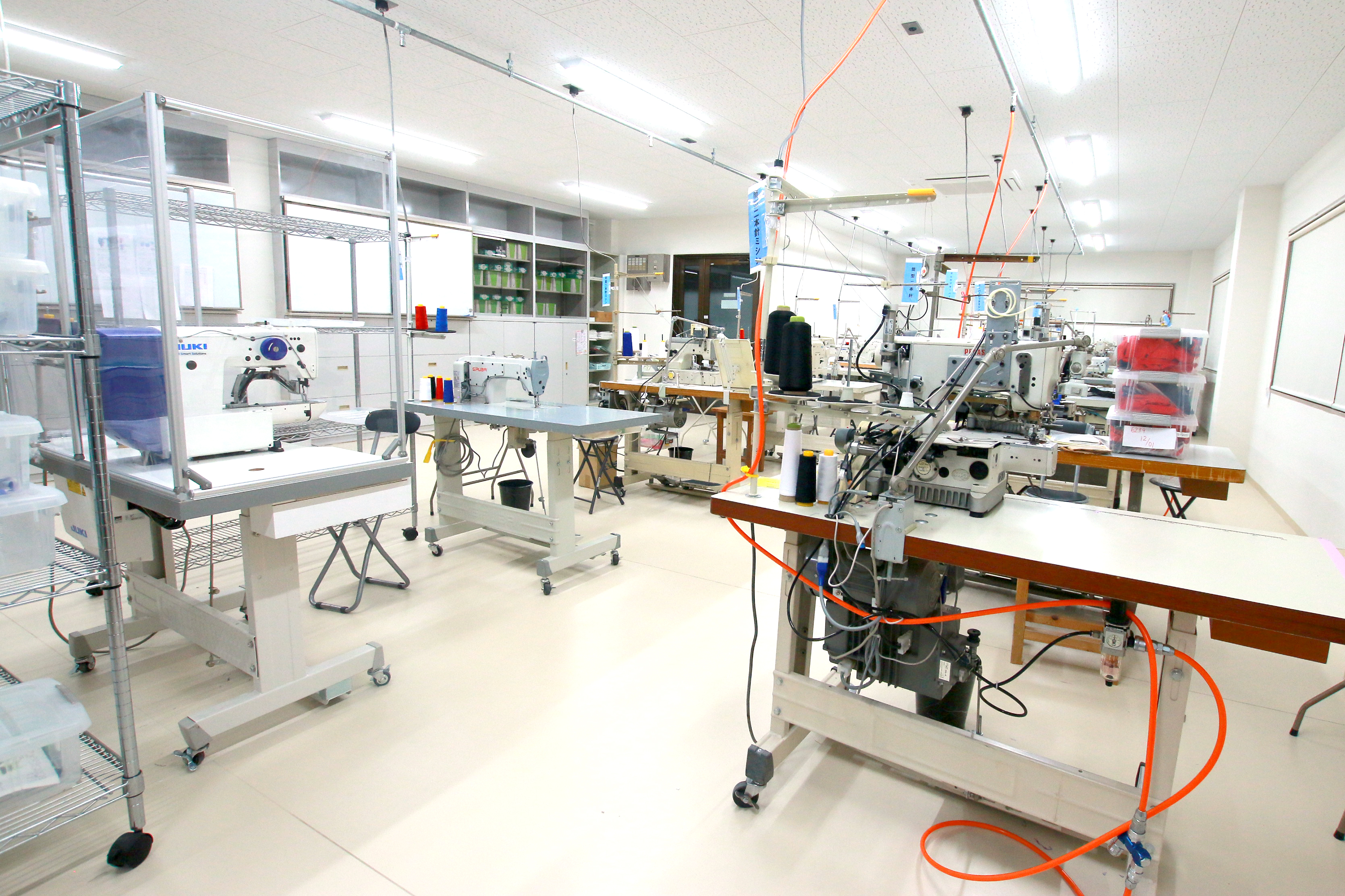 アパレル工場 - 作業現場