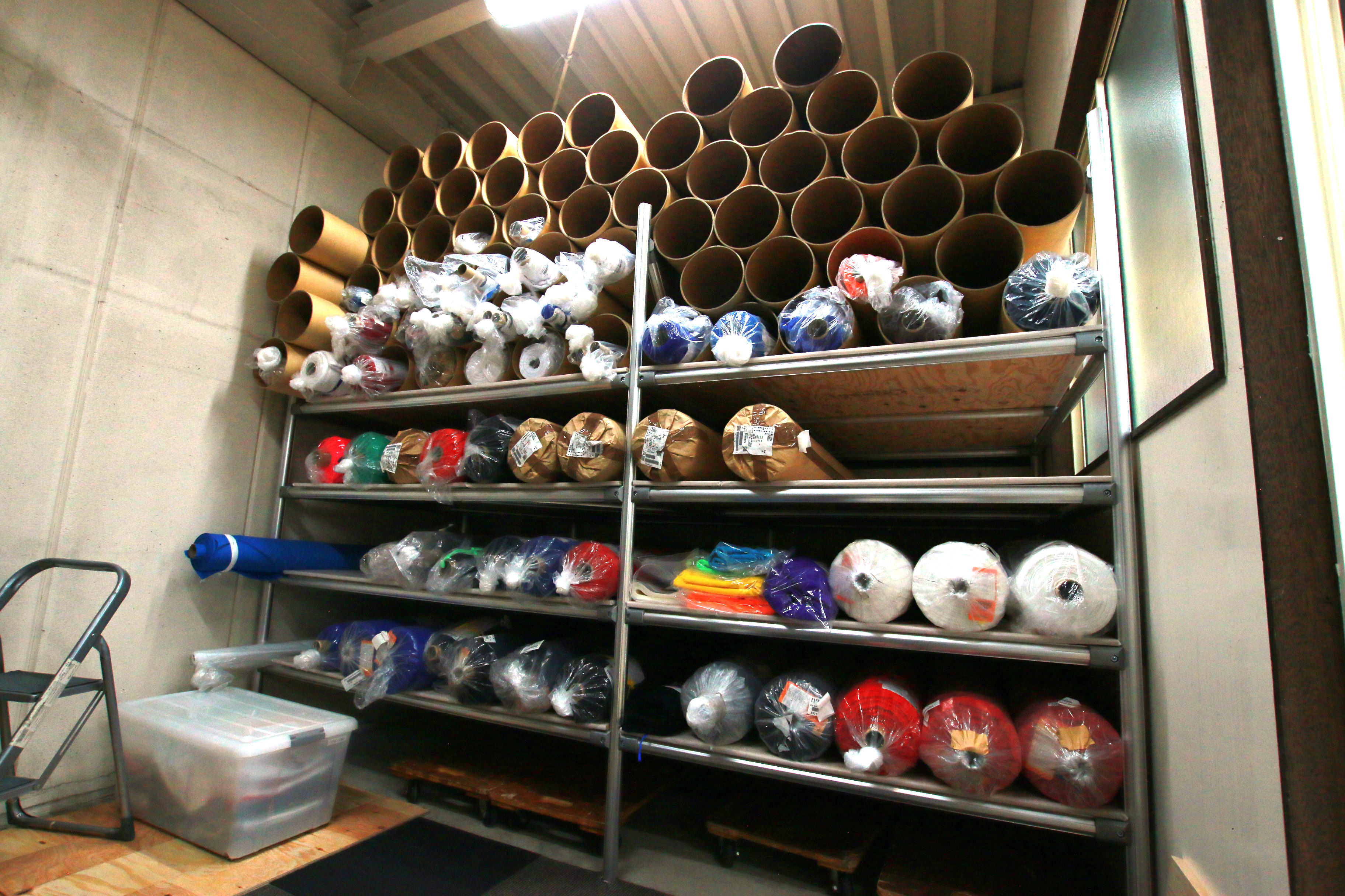 アパレル工場 - 素材保管エリア